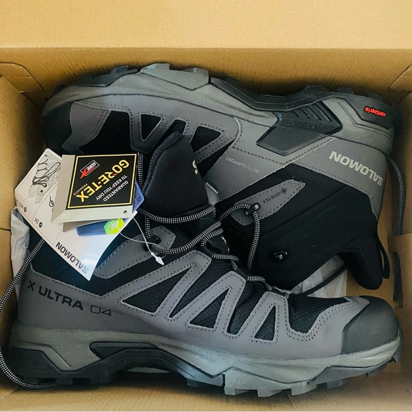 Salomon Men\'s Black Hiking Boots